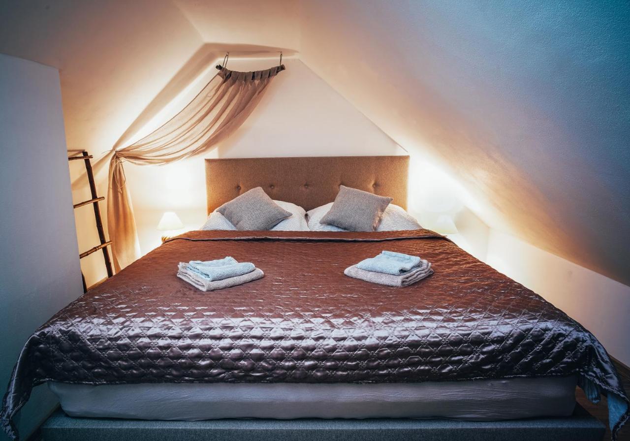 Homestay Trapani House & Camp Ruzova